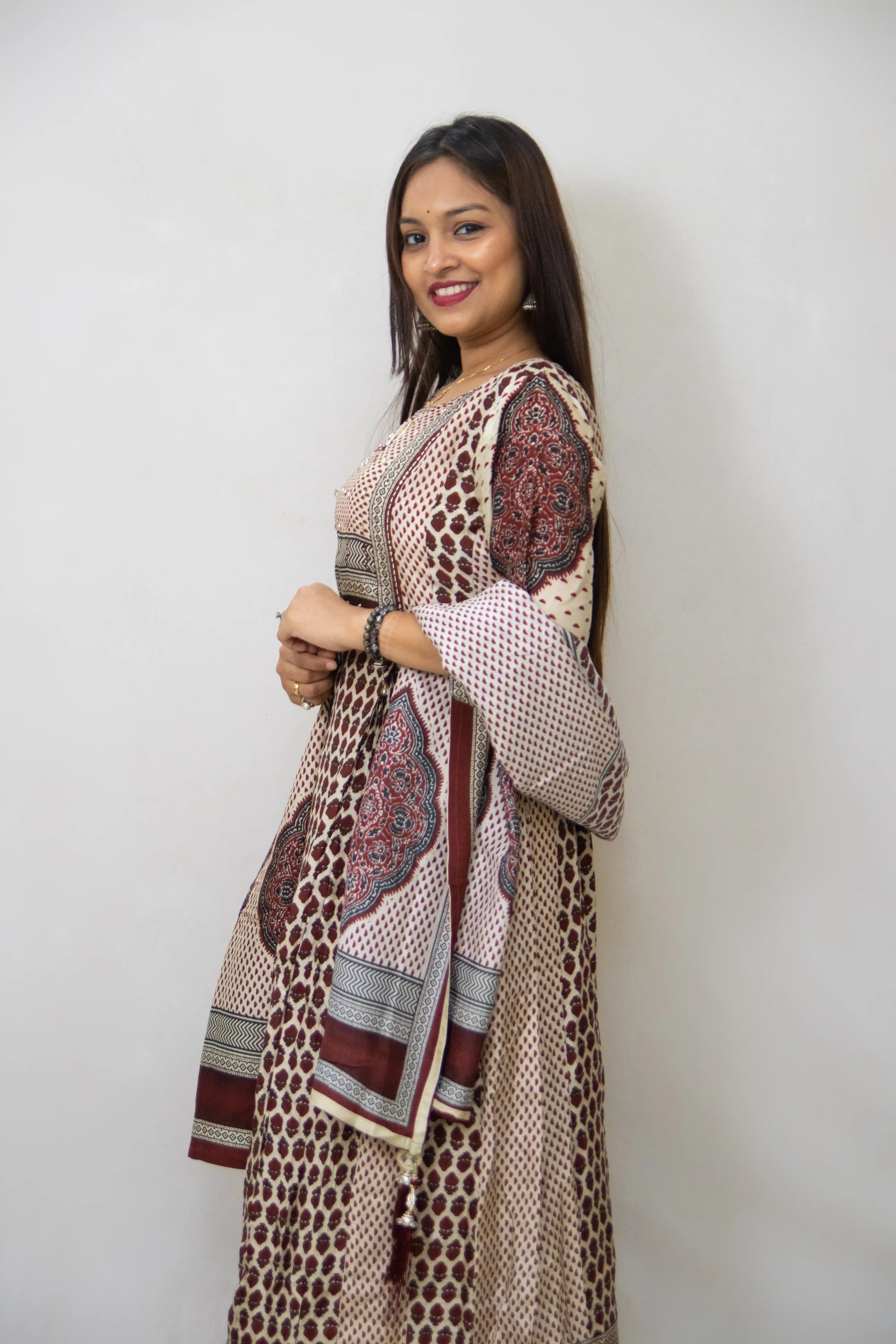 RutuBeigeandMaroonkurtaset