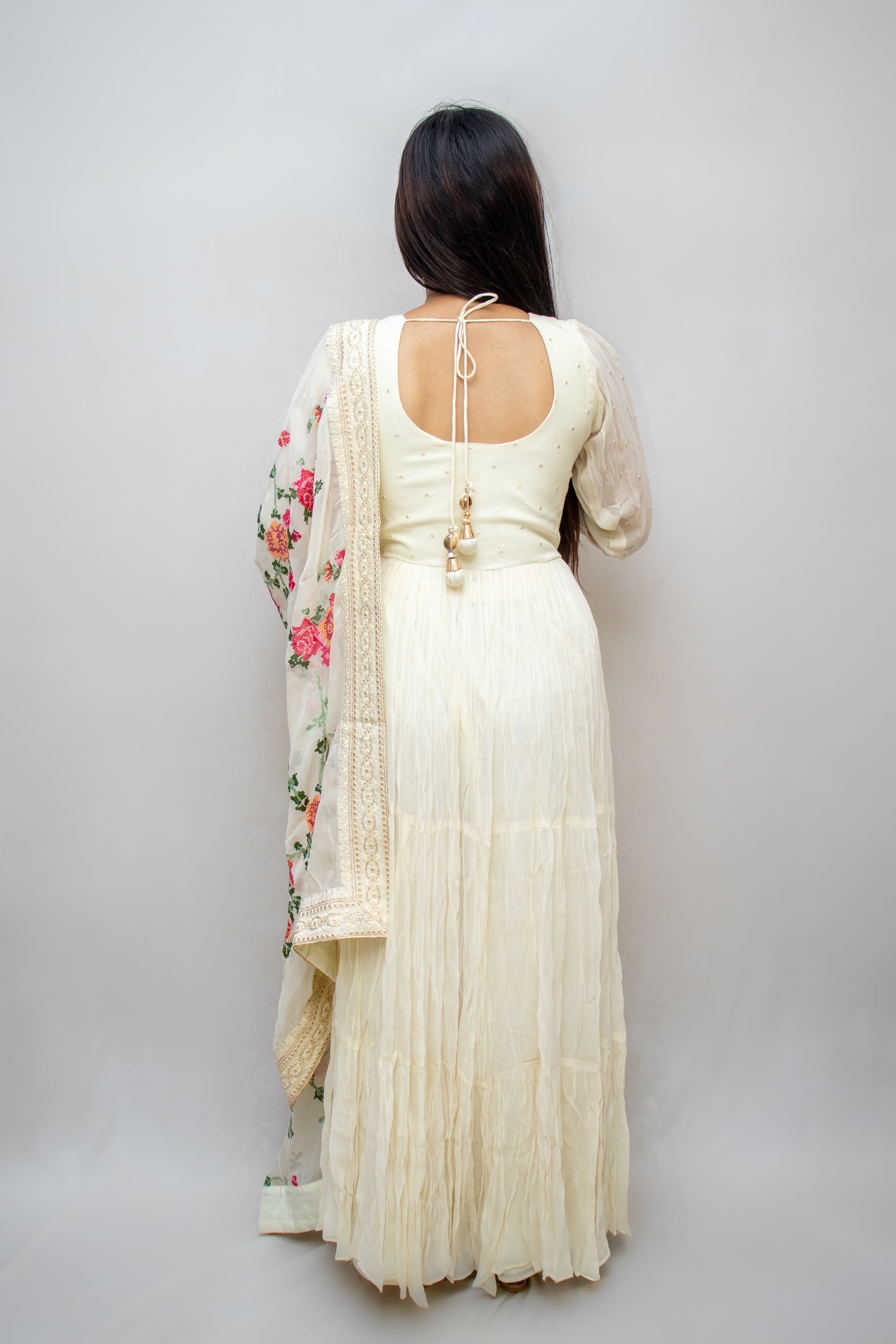 Timeless Touch – Long Dress with Dupatta & White Neck Detail