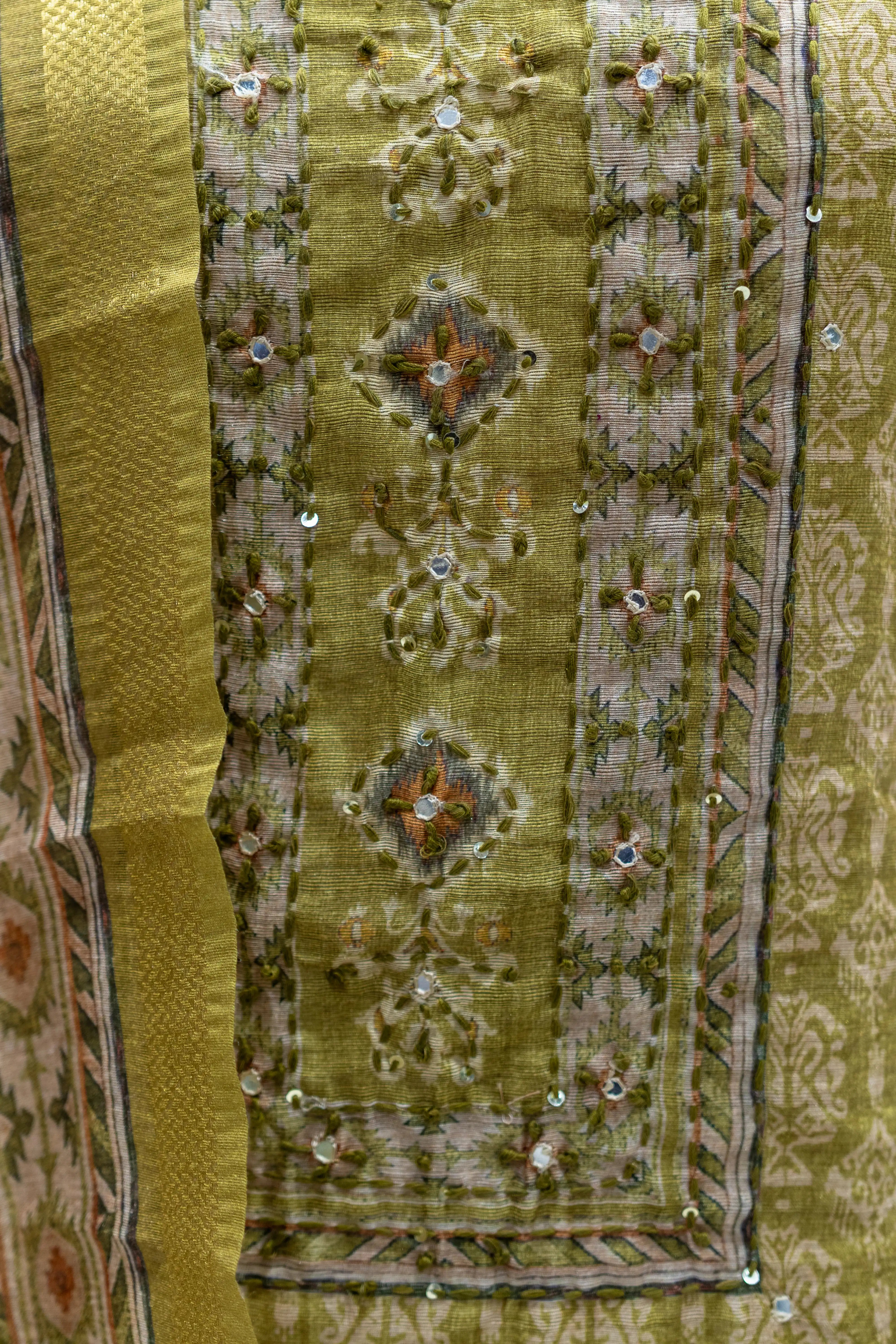 Elegant Mehndi Printed Suit Set