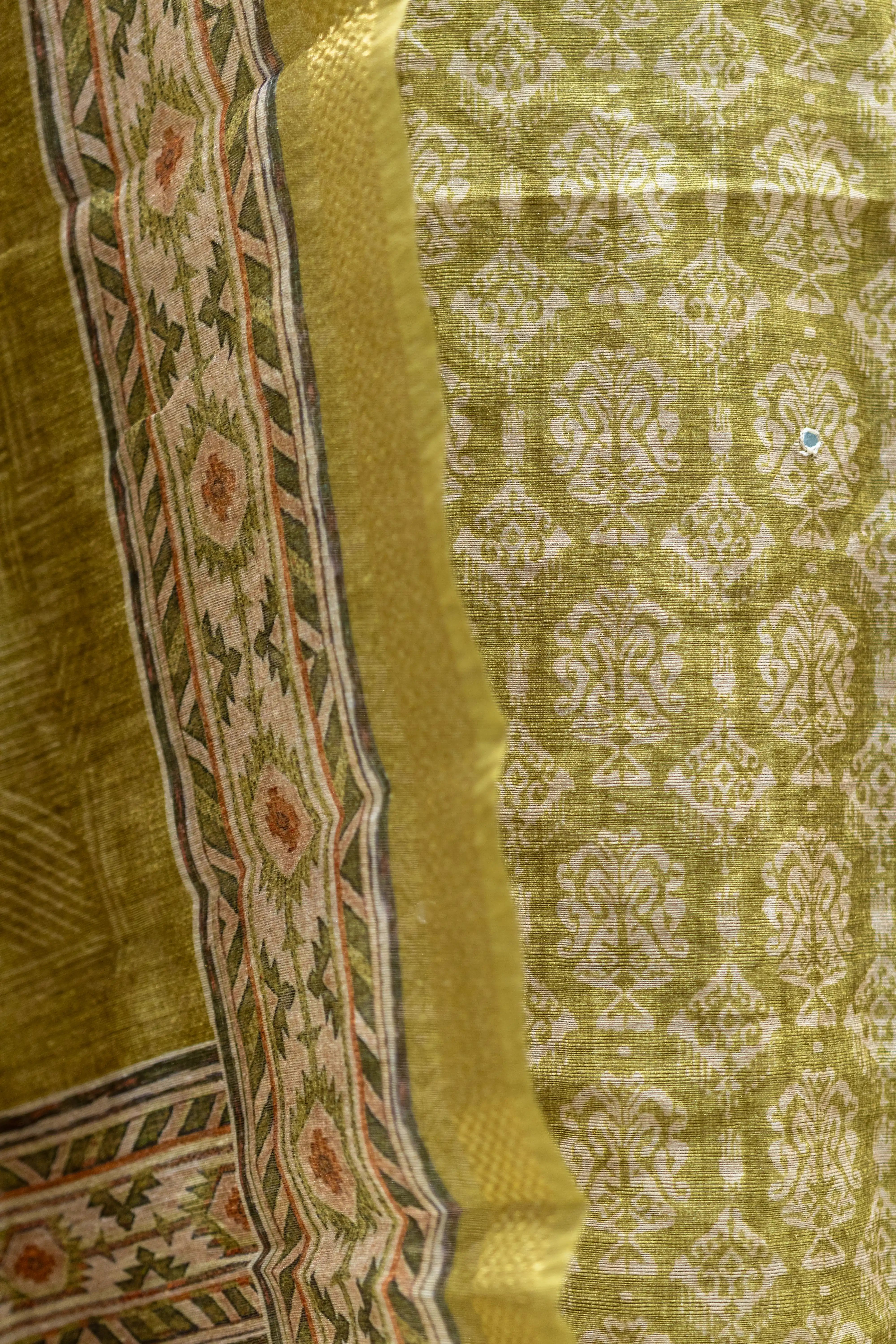 Elegant Mehndi Printed Suit Set
